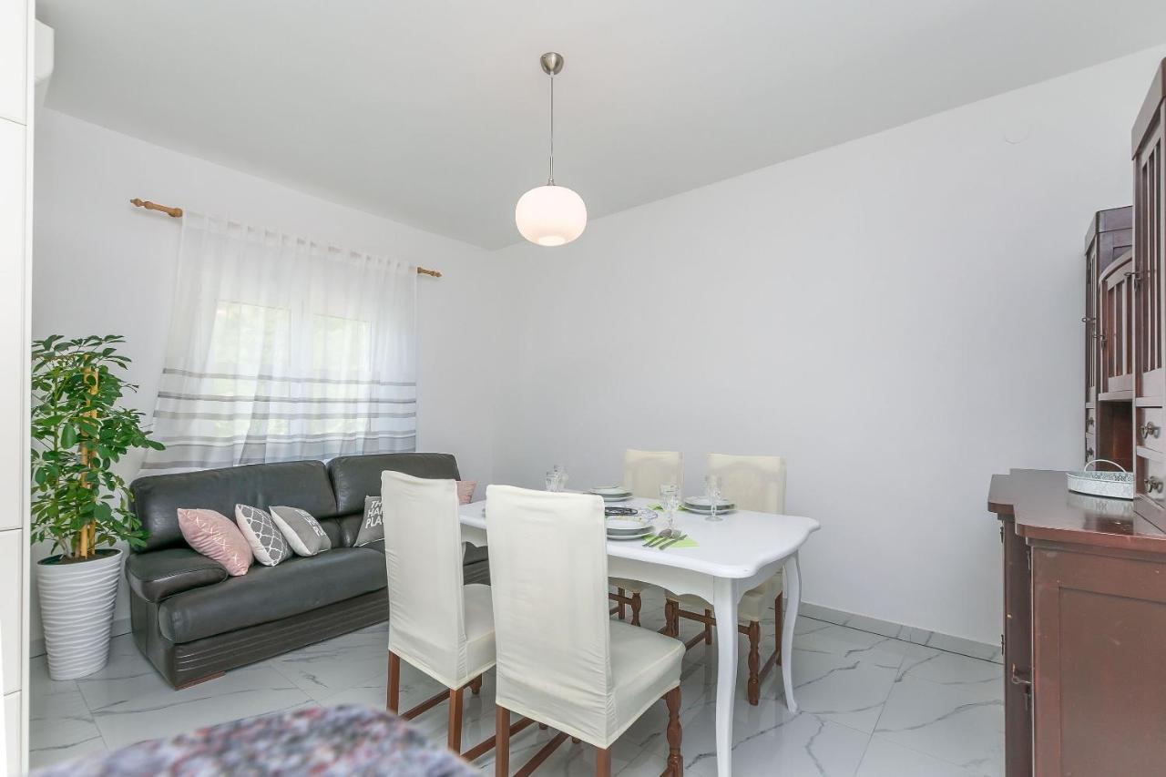 Apartments Jasna โอมิช ภายนอก รูปภาพ