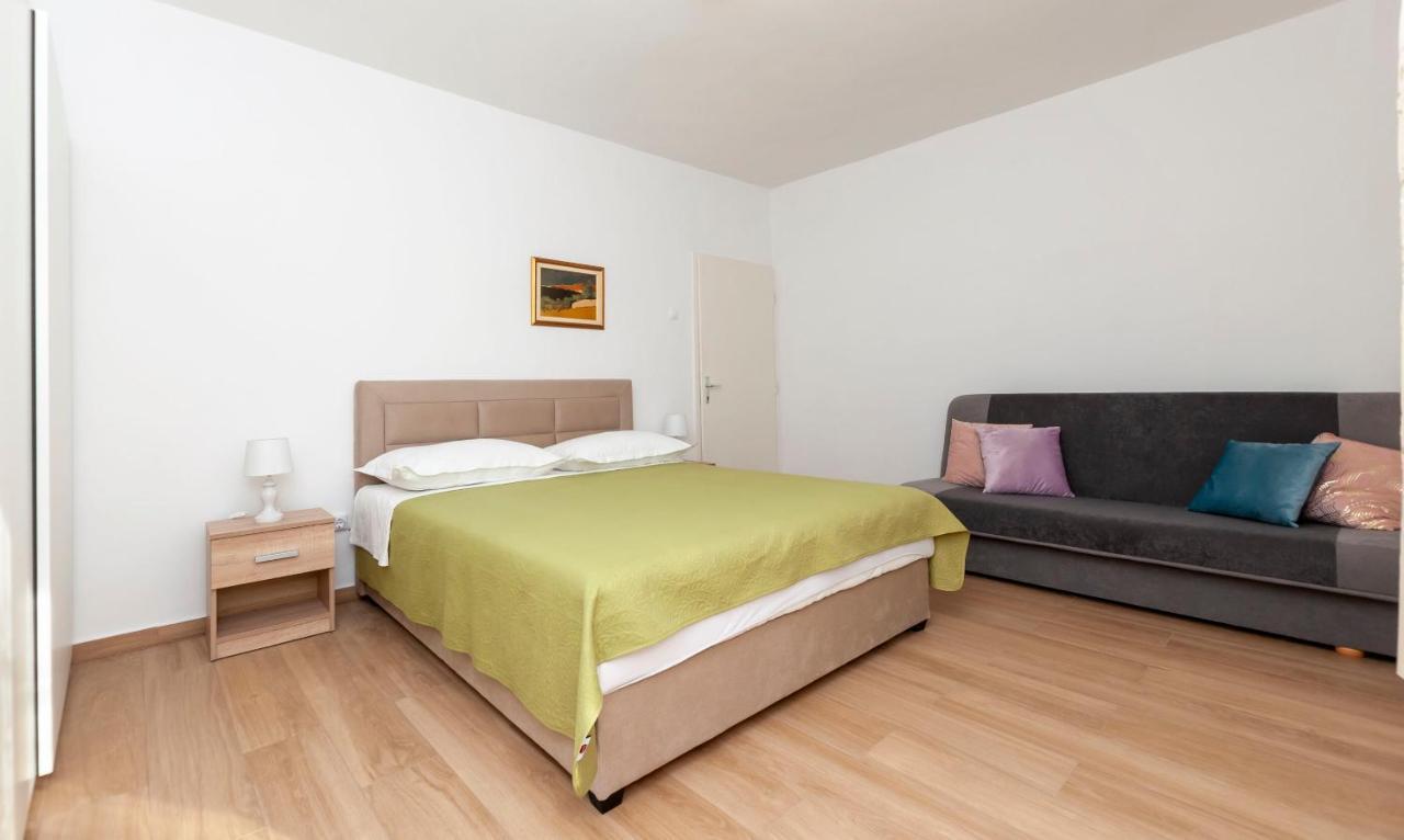 Apartments Jasna โอมิช ภายนอก รูปภาพ