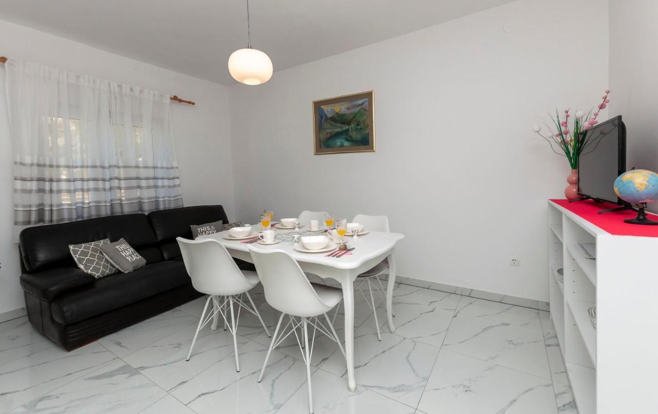Apartments Jasna โอมิช ภายนอก รูปภาพ