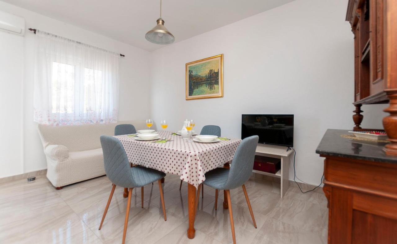 Apartments Jasna โอมิช ภายนอก รูปภาพ