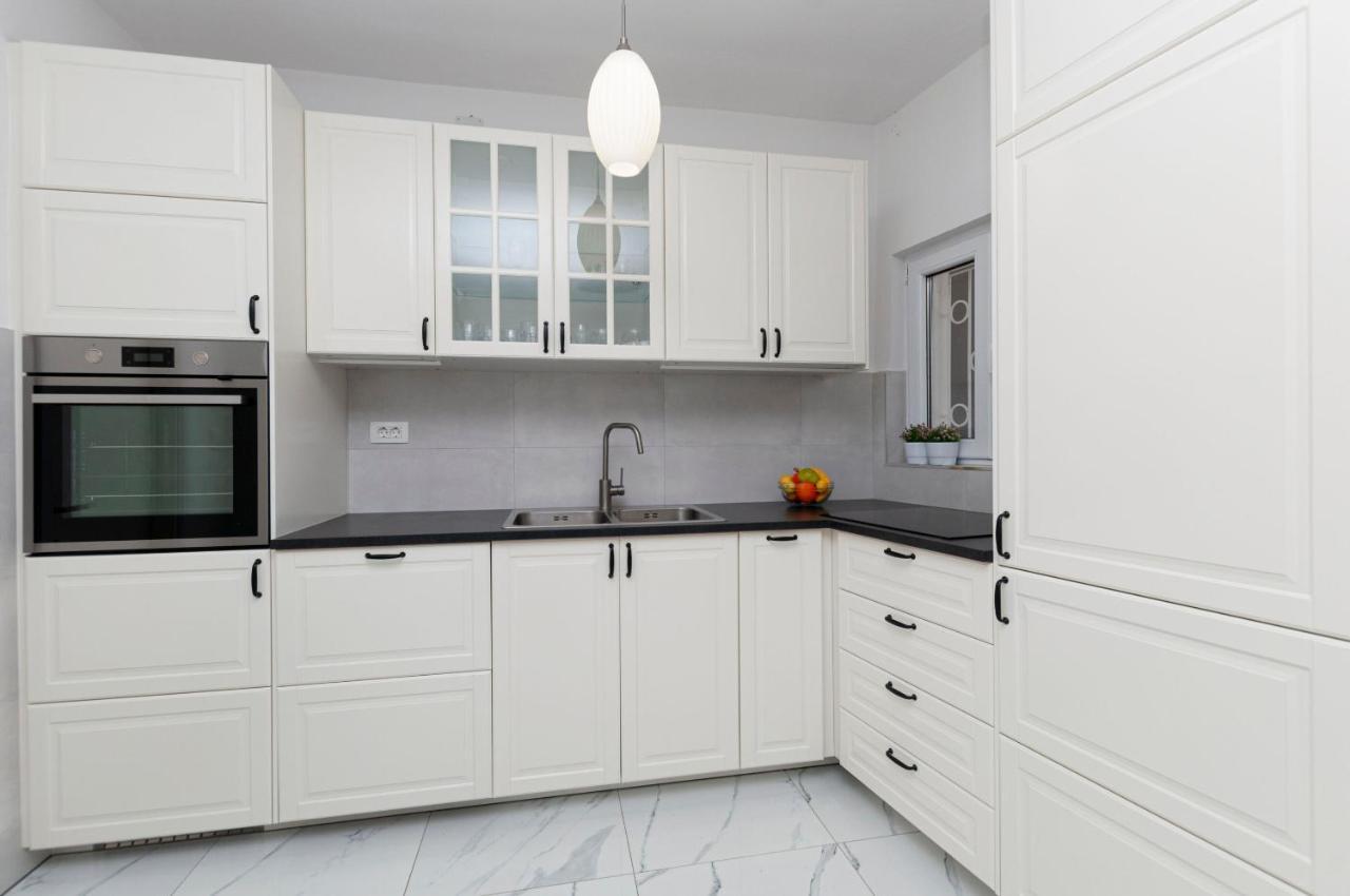 Apartments Jasna โอมิช ภายนอก รูปภาพ